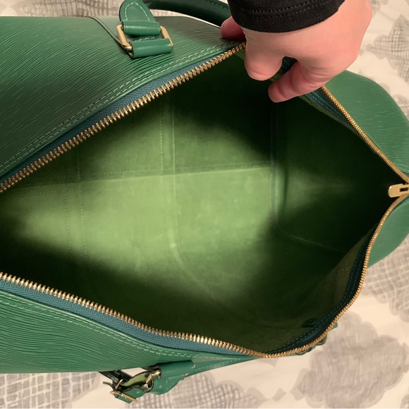 Like new, Epi leather keepall 50 - Picture 13 of 15